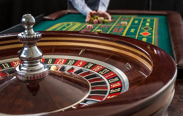 lapak123 platform showing football betting and live-dealer options